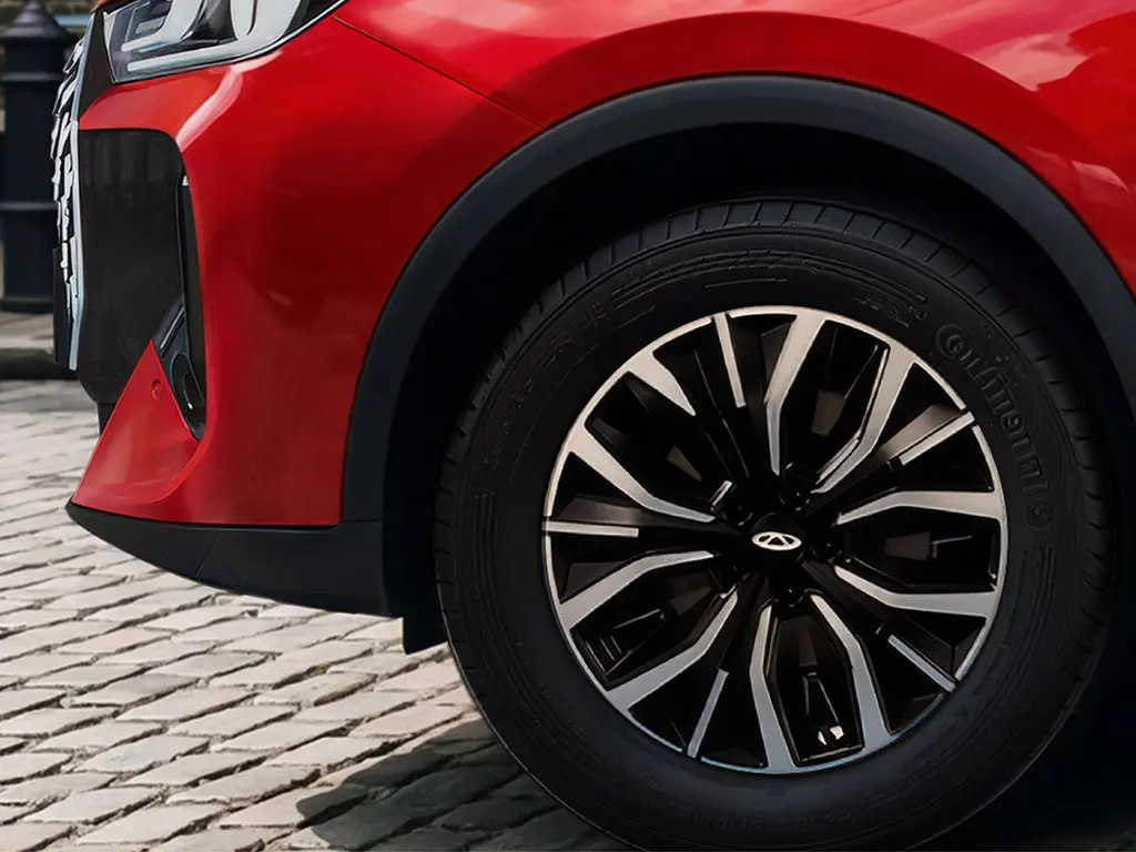 Striking 18" Alloy Wheels